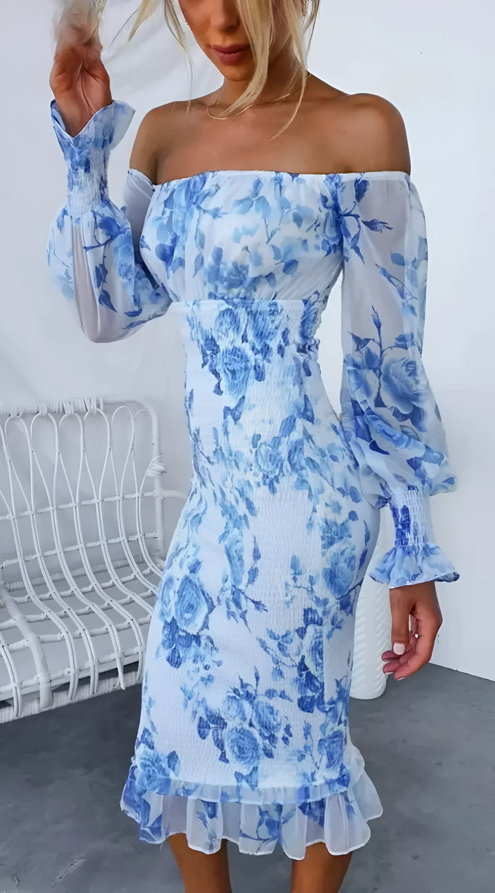Robe midi à fleurs avec épaules dénudées, volants et manches longues, en tissu léger pour soirées d'été.