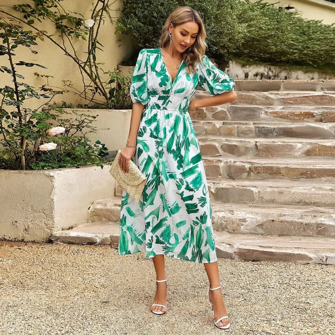 Robe midi florale pour femme en coton, avec taille élastique, manches courtes et col en V, idéale pour les journées d'été.