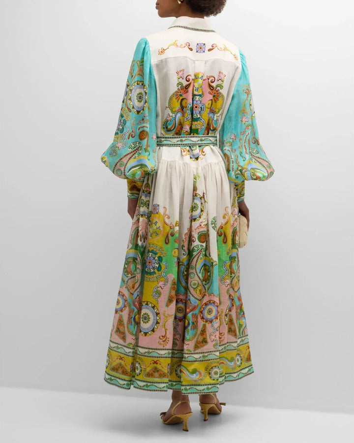 Robe midi en tissu léger avec imprimé cachemire, manches bouffantes, col chemise et ceinture pour une silhouette élégante.