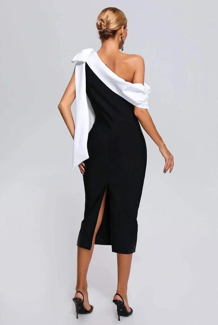 Robe midi noire et blanche, asymétrique à une épaule, en tissu léger avec nœud décoratif et coupe fluide.