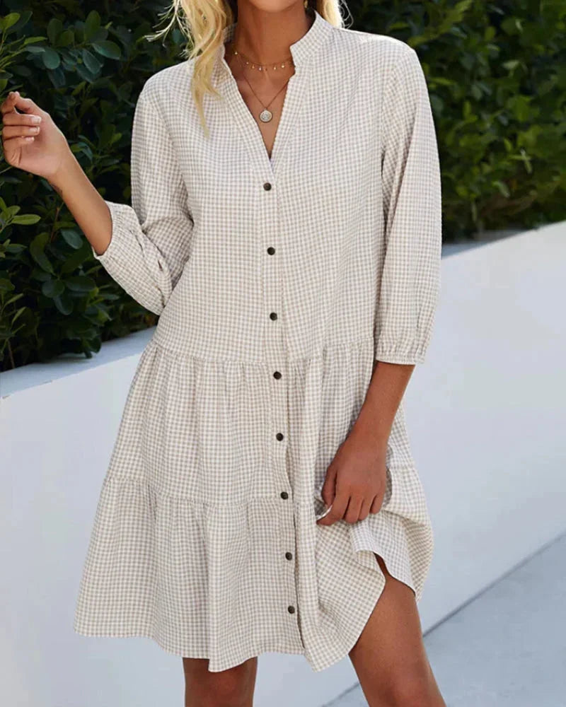 Robe midi vichy à boutons, col classique, manches 3/4 évasées, coton léger, idéale pour le printemps et l'été.