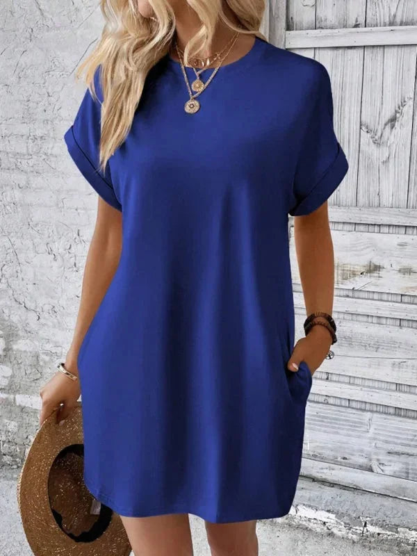Robe courte légère en coton, manches courtes, avec poches, idéale pour des sorties estivales et journées à la plage.