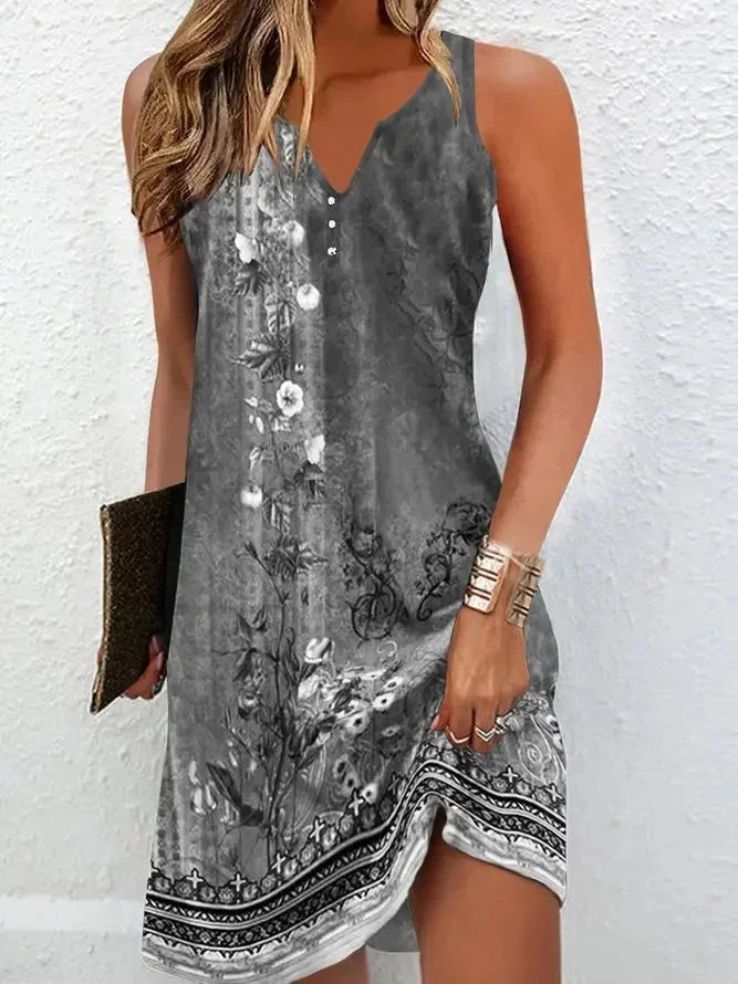 Robe courte bohème sans manches, col en V, en tissu léger et fluide, motifs floraux, idéale pour l'été à la plage.