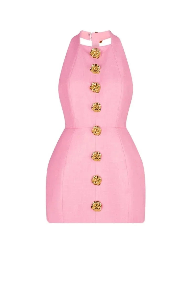 Robe courte ajustée avec boutons dorés, col halter et tissu doux, idéale pour une soirée élégante.