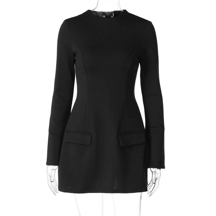 Robe mini femme en coton, avec poches pratiques et manches longues, idéale pour un look décontracté et confortable.