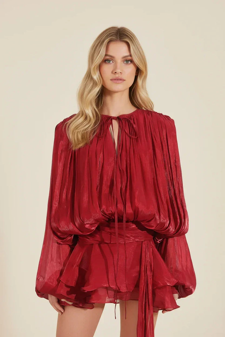 Robe mini femme en tissu fluide avec manches ballon, design léger et confortable pour un look décontracté.