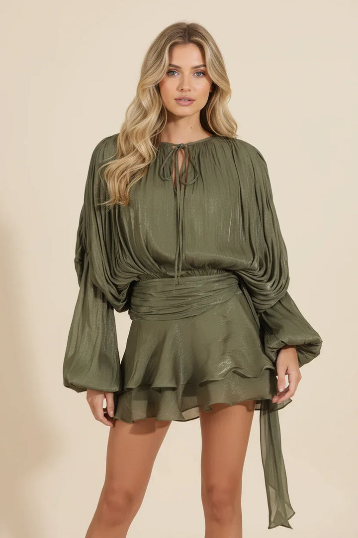 Robe mini femme vert foncé, manches ballon, fluide, tissu léger et confortable, idéale pour les journées ensoleillées.