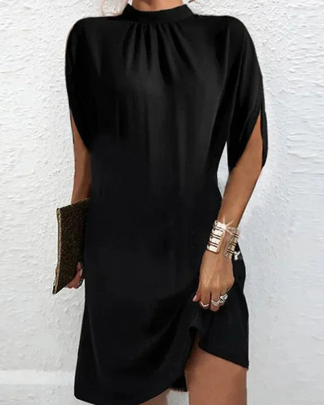 Robe courte à manches chauve-souris, col plissé, en tissu léger, disponible en plusieurs couleurs pour vos soirées.