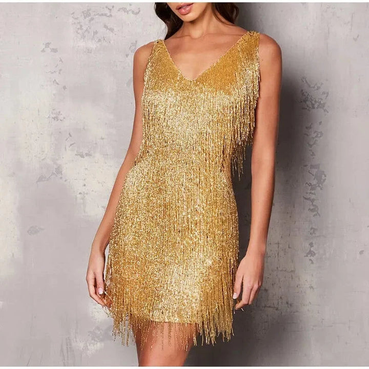 Robe courte colorée avec plumes et franges fines, bretelles ajustables, design festif et coupe flatteuse pour soirées.