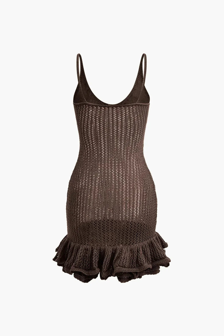 Robe courte texturée en tricot avec volants, idéale pour les journées d'été à la plage, légère et confortable.