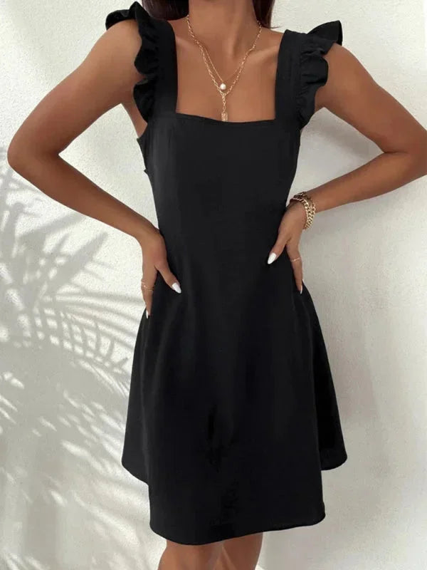Robe courte évasée en coton léger, volants aux manches, bretelles ajustables, idéale pour les journées estivales.