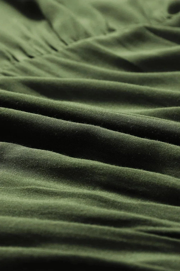 Robe courte volantée en coton avec lacets et manches longues, idéale pour les journées d'automne.