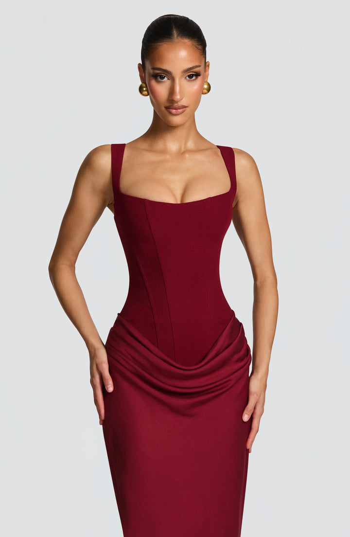 Robe moulante femme dos nu en jersey stretch, avec un design élégant et ajusté qui met en valeur la silhouette.
