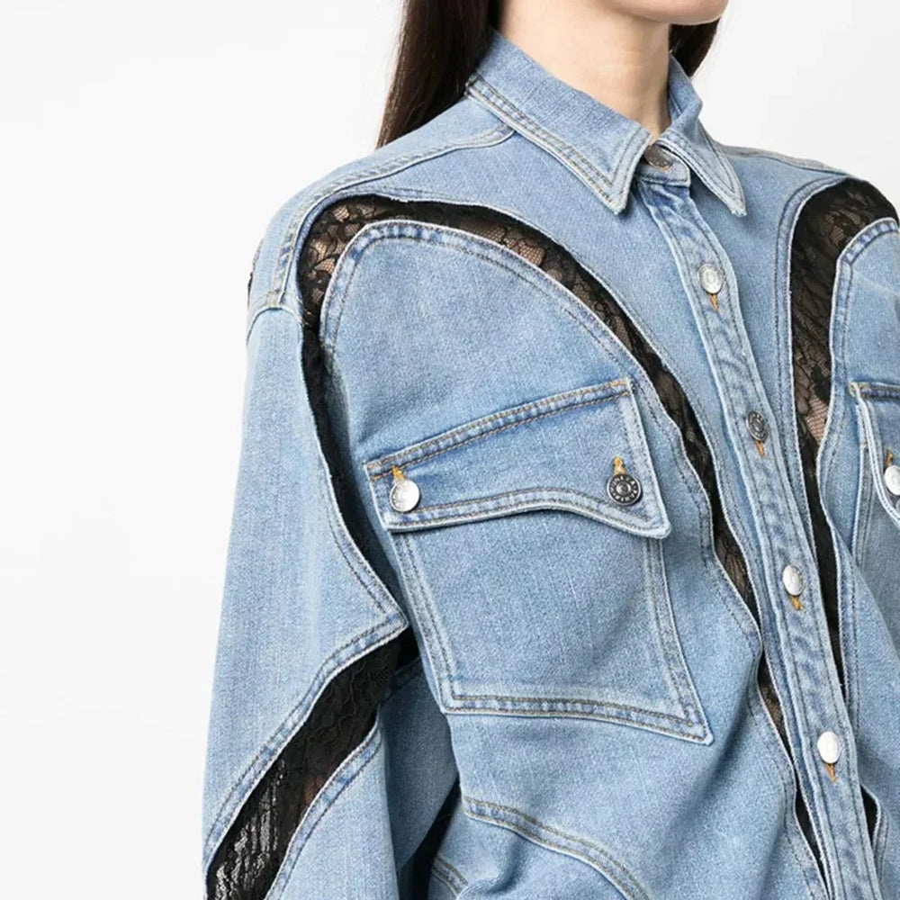 Robe oversized en denim bleu avec zips, manches longues et col chemise, idéale pour un look décontracté.