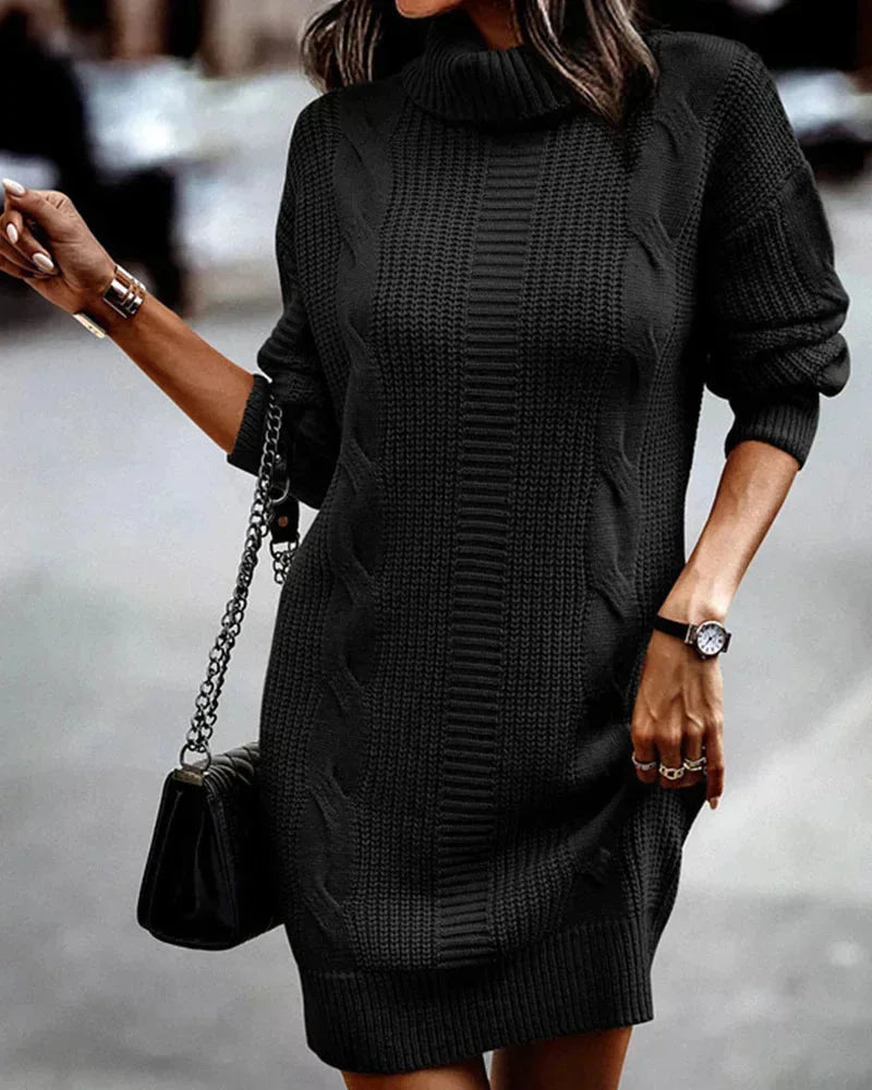 Robe pull courte torsadée en laine avec col roulé, idéale pour un style décontracté en automne et hiver.