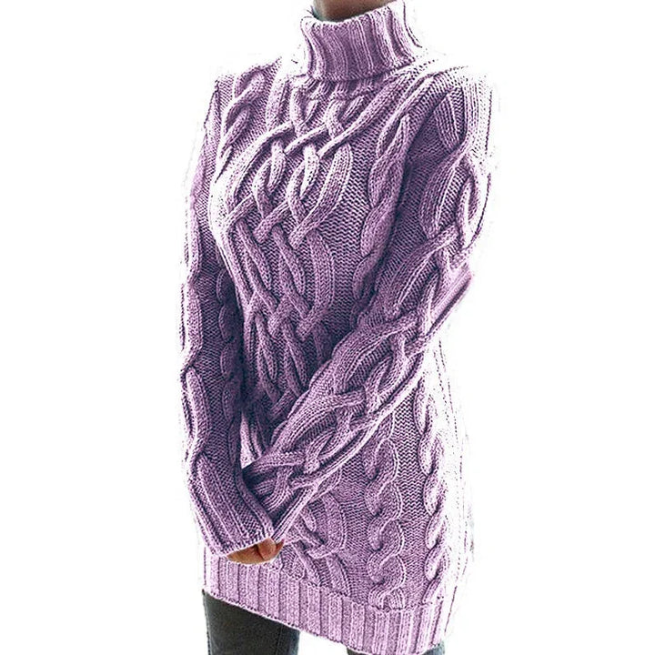 Robe pull torsadée avec col roulé, manches longues en tissu épais, parfaite pour les journées fraîches.
