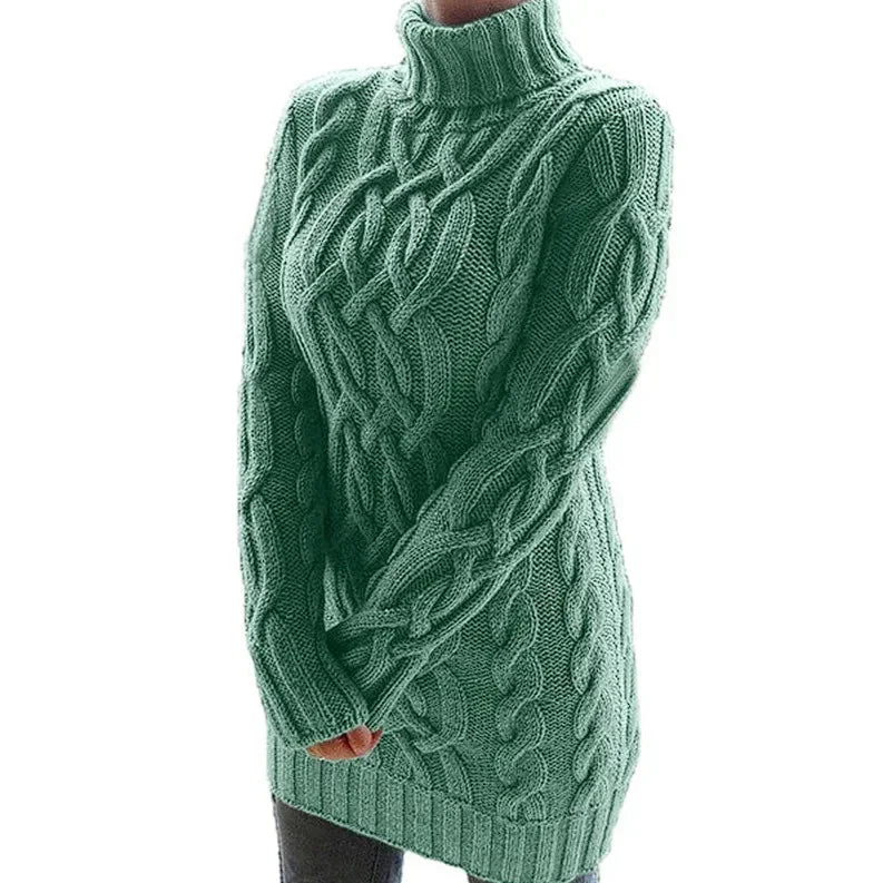 Robe pull torsadée en tissu épais, avec col roulé et manches longues, parfaite pour un look élégant et confortable.