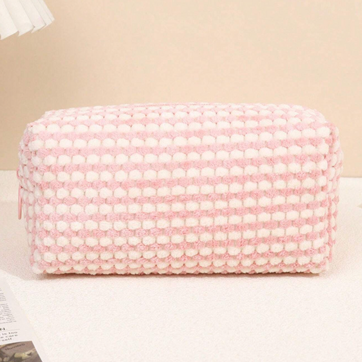 Astuccio rosa e bianco in tessuto morbido a trama intrecciata, ideale per cosmetici o cancelleria. Design elegante e funzionale per l&