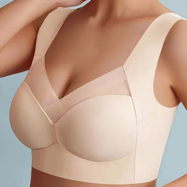 Reggiseno senza cuciture color carne, design a V con spalline larghe, supporto confortevole. Intimo donna, moda intima, lingerie elegante.