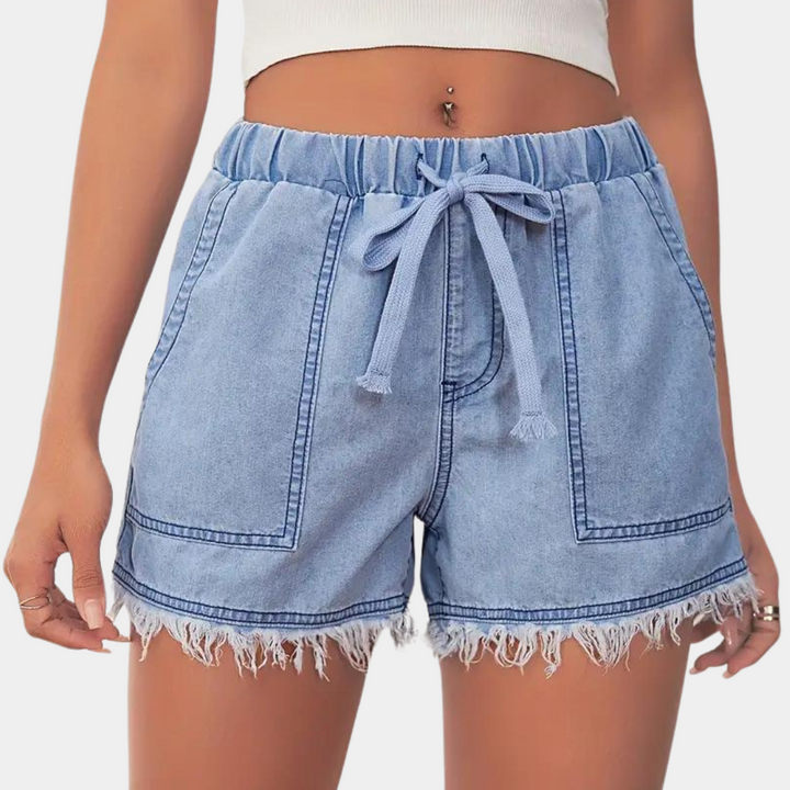 Shorts di jeans da donna con bordo sfrangiato, vita alta elasticizzata e laccio, tasche frontali, perfetti per look casual estivi.