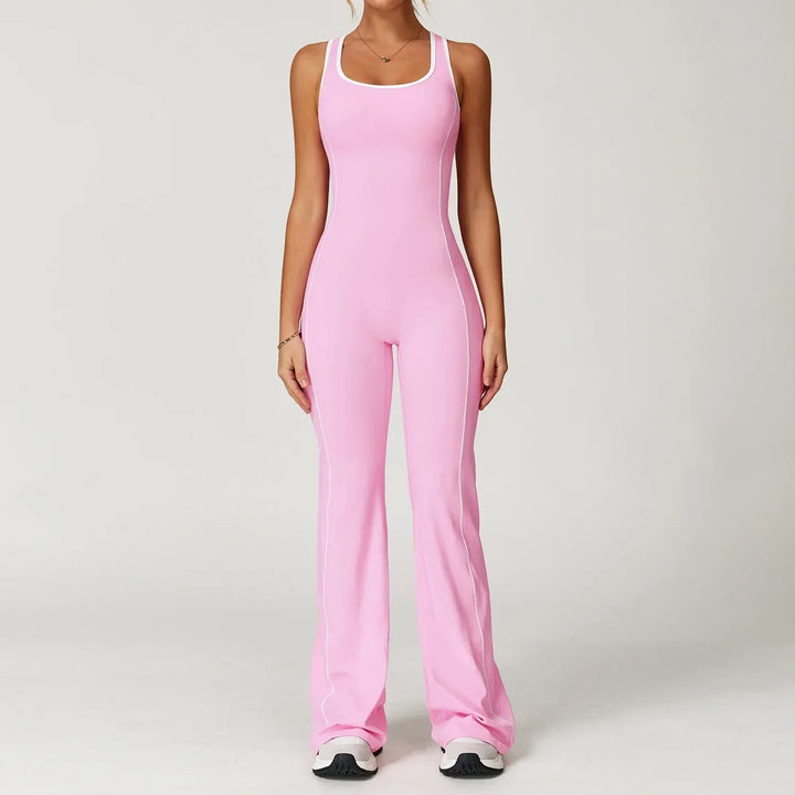Top de sport femme noir, dos nu, tissu léger et respirant, séchage rapide pour un confort optimal.