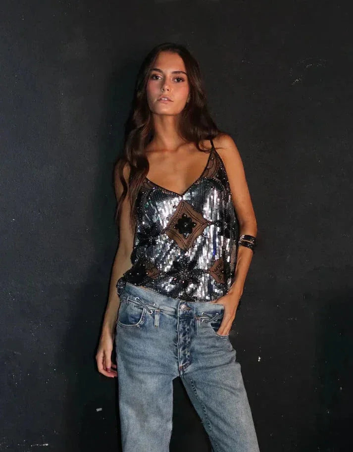 Top paillettes femme noir sans manches en polyester, avec un design brillant et des paillettes décoratives pour une touche…