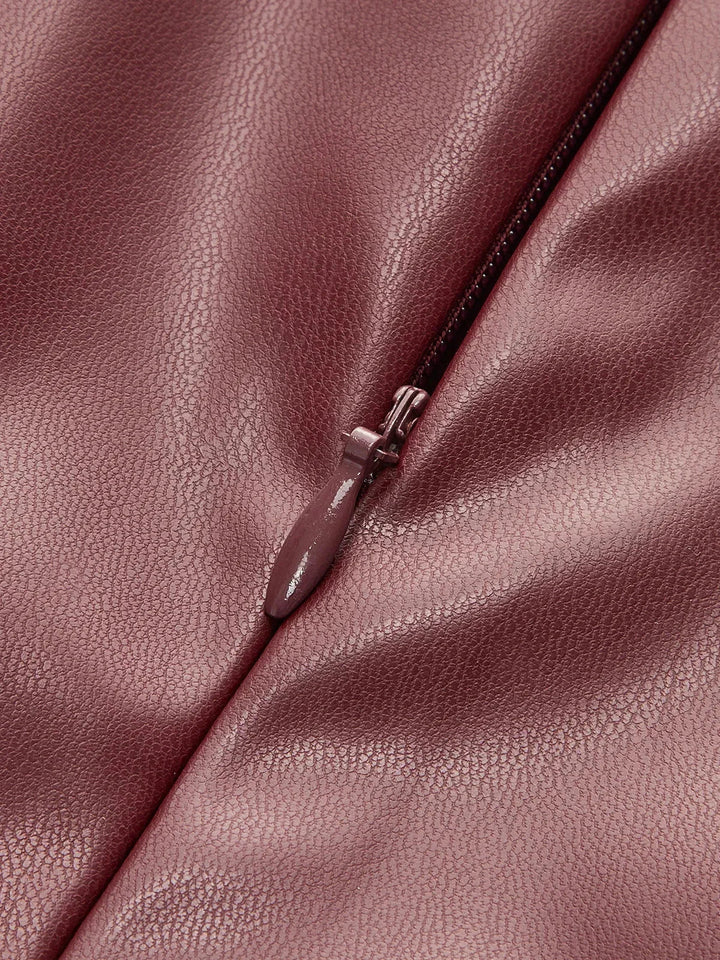 Top sans manches en satin, col froncé, design élégant, idéal pour les soirées ou les occasions spéciales.
