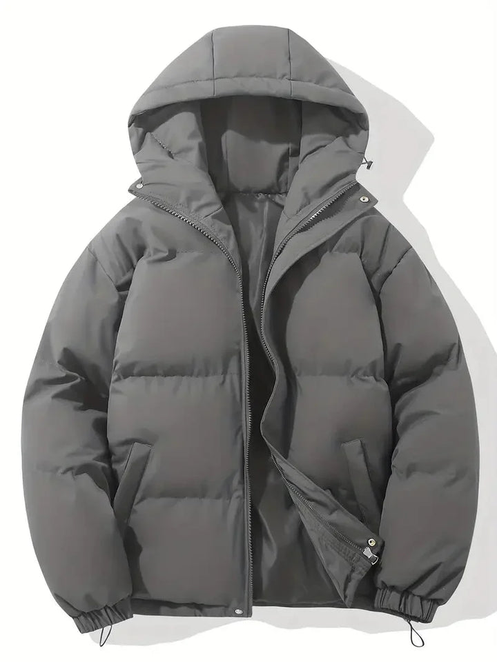 Veste d'hiver femme violette avec capuche ajustable et fermeture éclair, conçue pour les journées froides.
