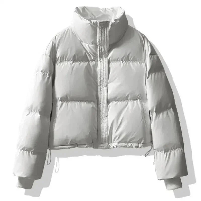 Doudoune courte d'hiver pour femme, couleur café, avec fermeture éclair et poches pratiques pour les jours froids.
