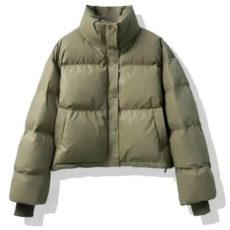 Doudoune courte d'hiver verte pour femme, avec fermeture éclair et poches pratiques.