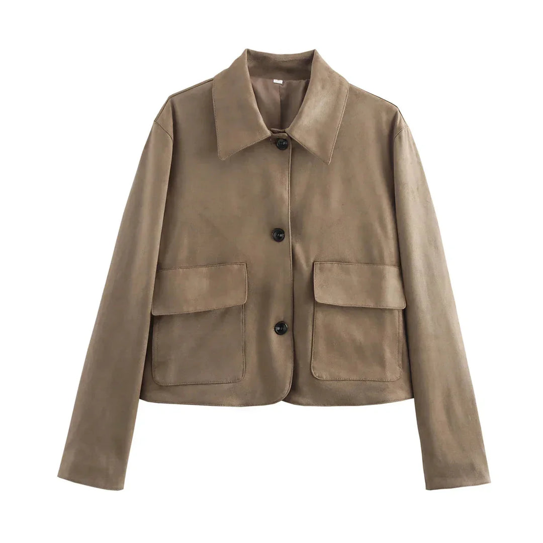 Veste femme marron avec boutons classiques et col, coupe élégante.