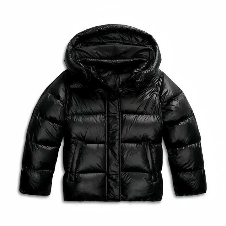Veste matelassée bleue pour femme, avec capuche, isolée, conçue pour les jours froids, coupe moderne et confortable.