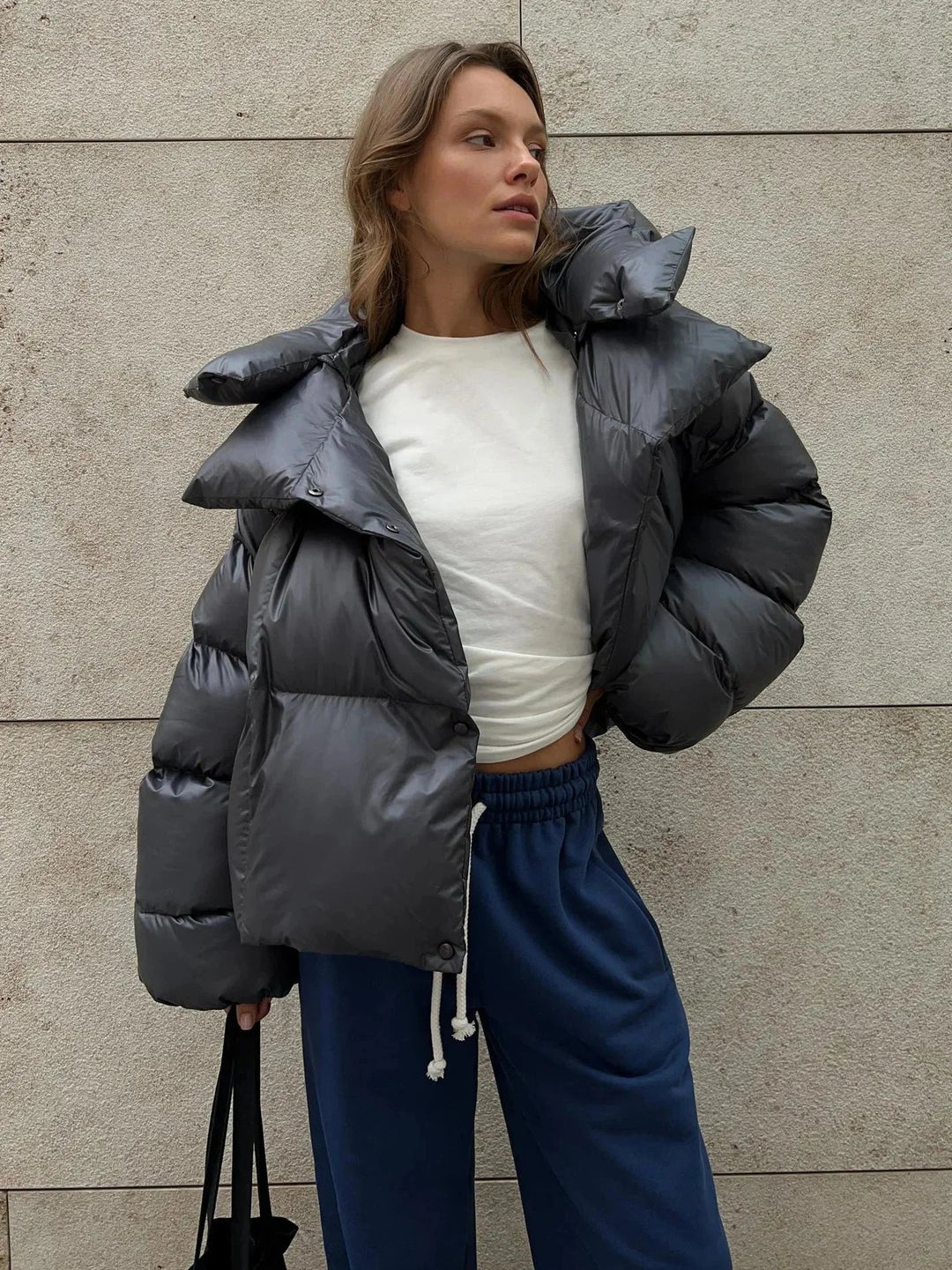 Doudoune oversize verte pour femme avec col montant, en polyester, adaptée aux journées froides.