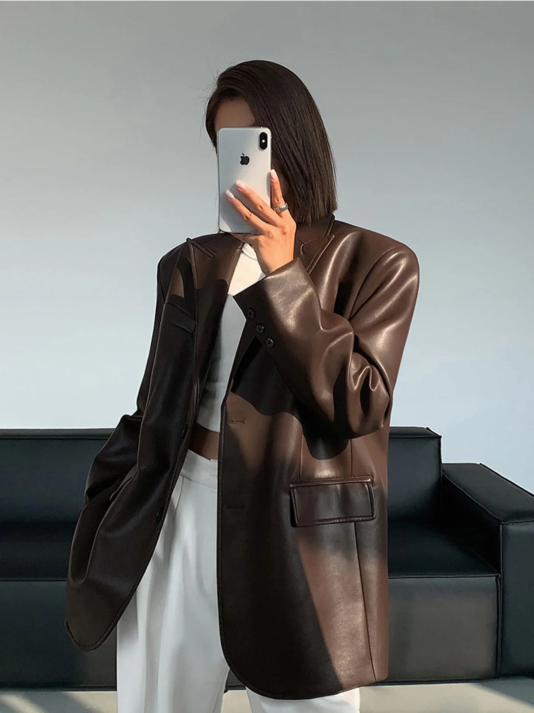 Veste surdimensionnée en simili cuir marron pour femme, sans col, idéale pour un style décontracté.